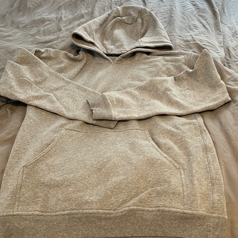 Lululemon sweatshirt size 6